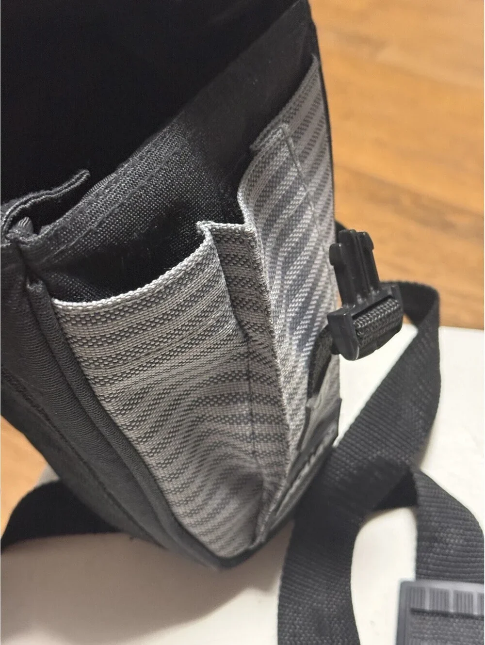 Vanguard Dexter 9 Camera Holster With Adjustable Shoulder Strap